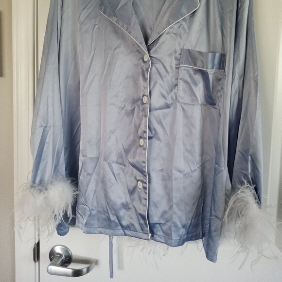 Pajama set with feather trim - Picture 3 of 3